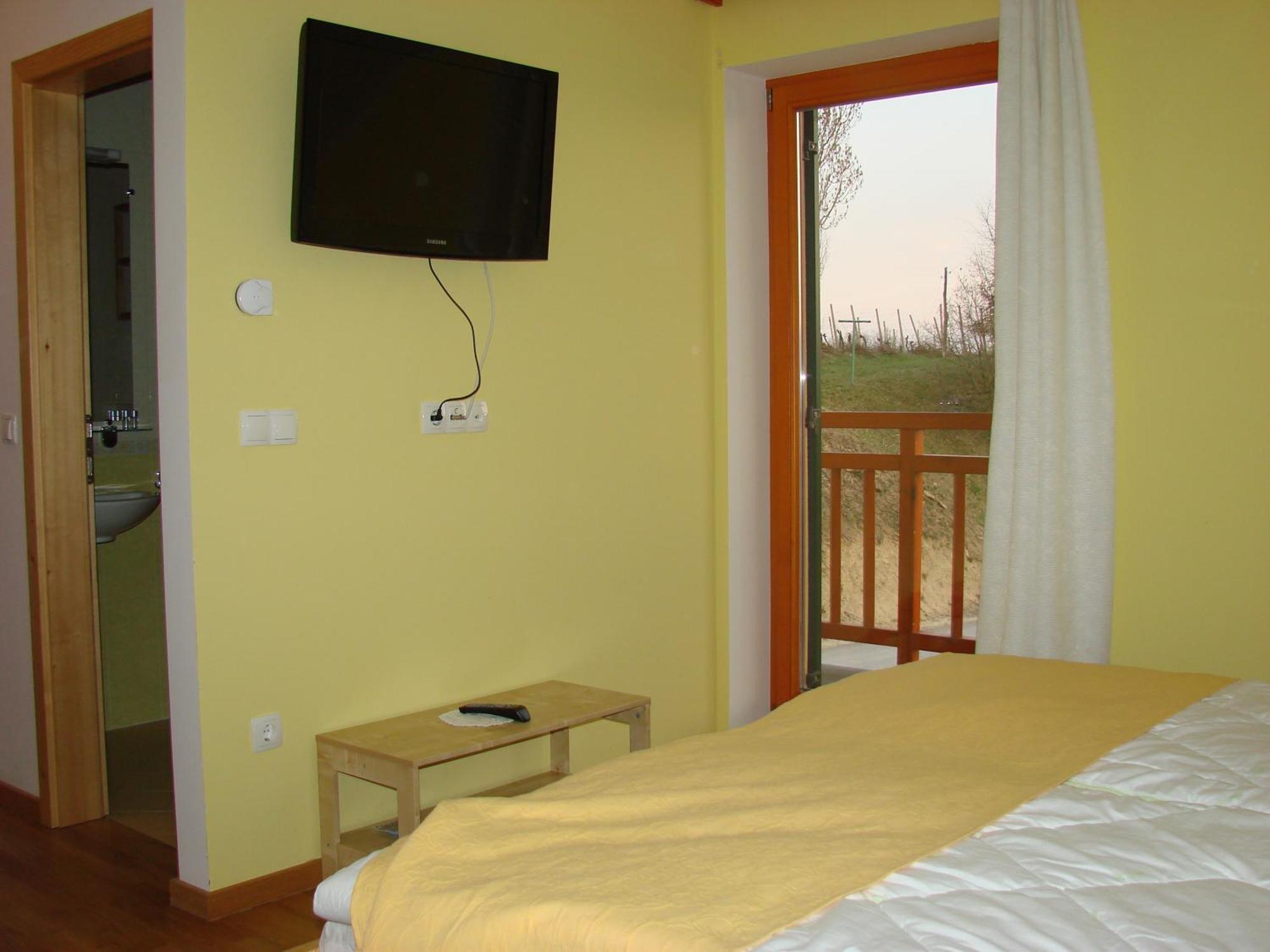 Farm Stay Jarc Vineyard Svecina الغرفة الصورة