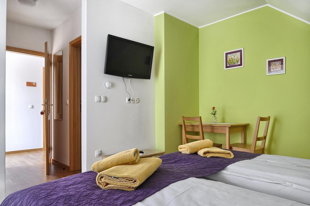 Farm Stay Jarc Vineyard Svecina الغرفة الصورة